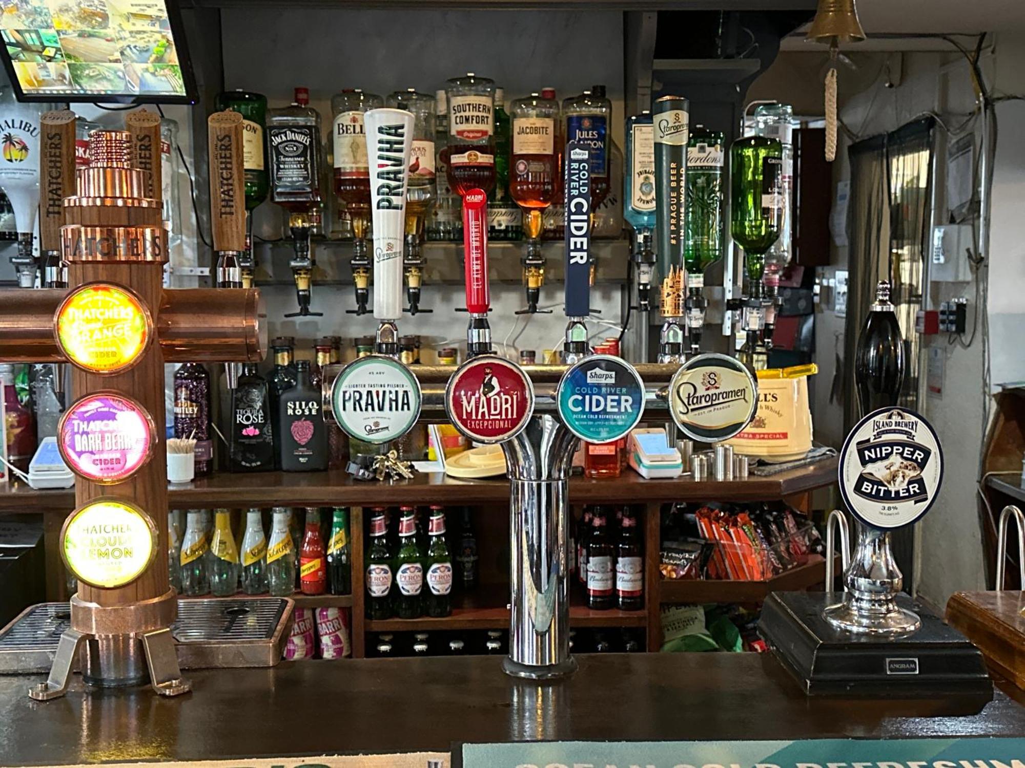 Waverley Inn Newport  Exterior photo